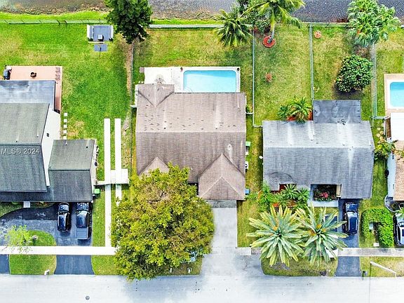 2nd image of 11850 NW 36th Pl