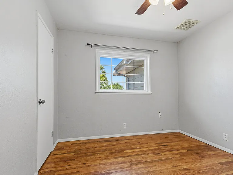 2300 Aspen Dr — Photo 17