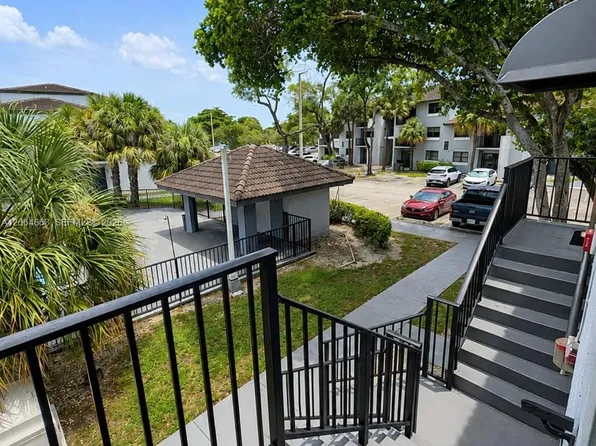7235 NW 179th St APT 212, Hialeah, FL 33015
