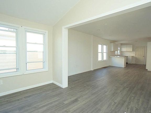 5th image of 367 Warwick Ave #1