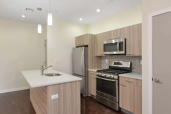 Rented by Julia Shildkret Real Estate Group | media 12