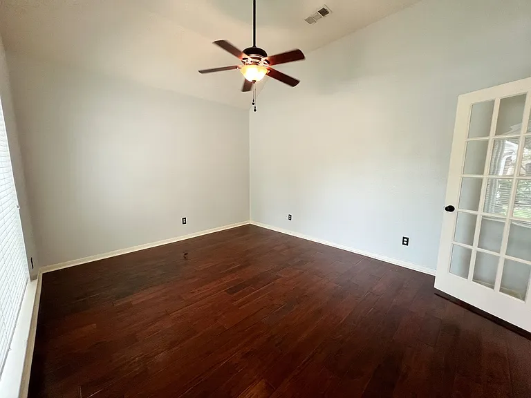 2215 Dorman Ct — Photo 6