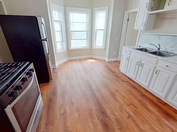 2nd image of 121 George St APT 3