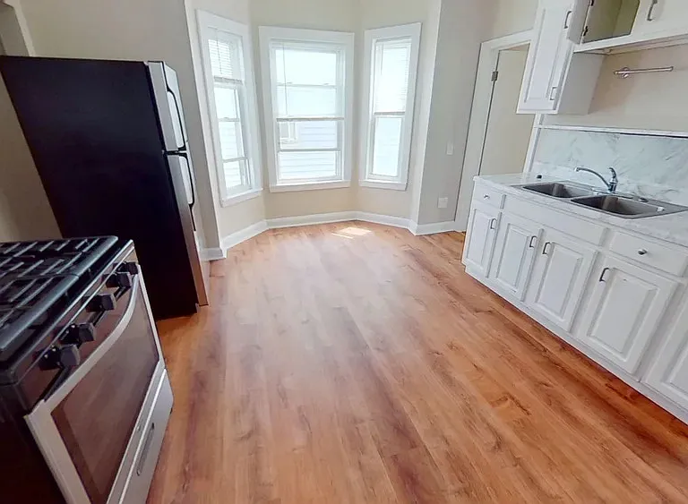 121 George St #3 — Photo 2