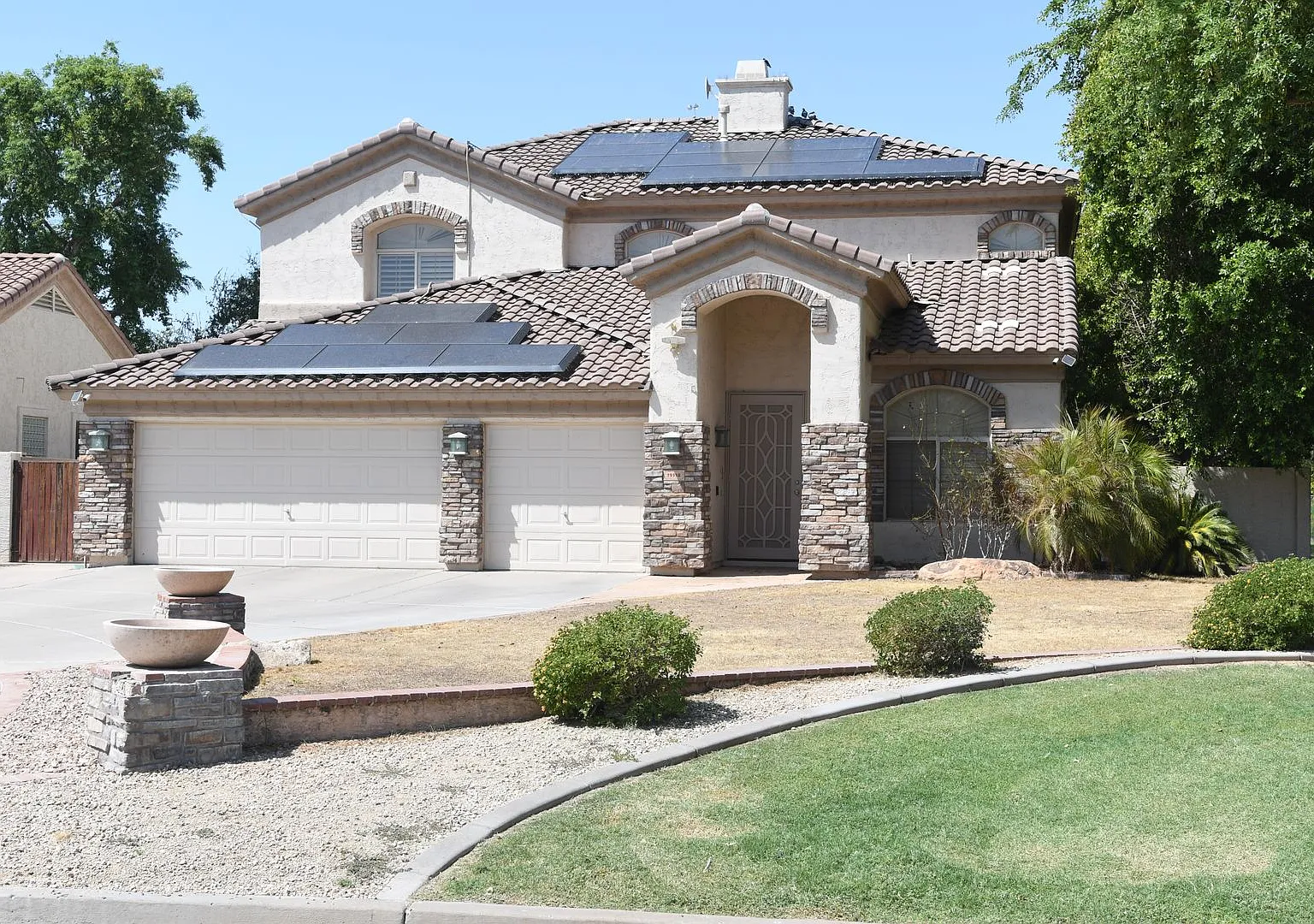 Ideal 4 Br+Loft 3.5 Ba 2 Cg Home with Solar in Arrowhead Ranch Near 67th Ave and Loop 101 in Glen... — Photo 1