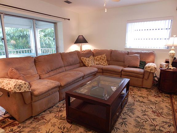 3rd image of 1071 Caribbean Dr E