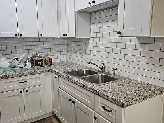 2nd image of 917-929 6th St #923
