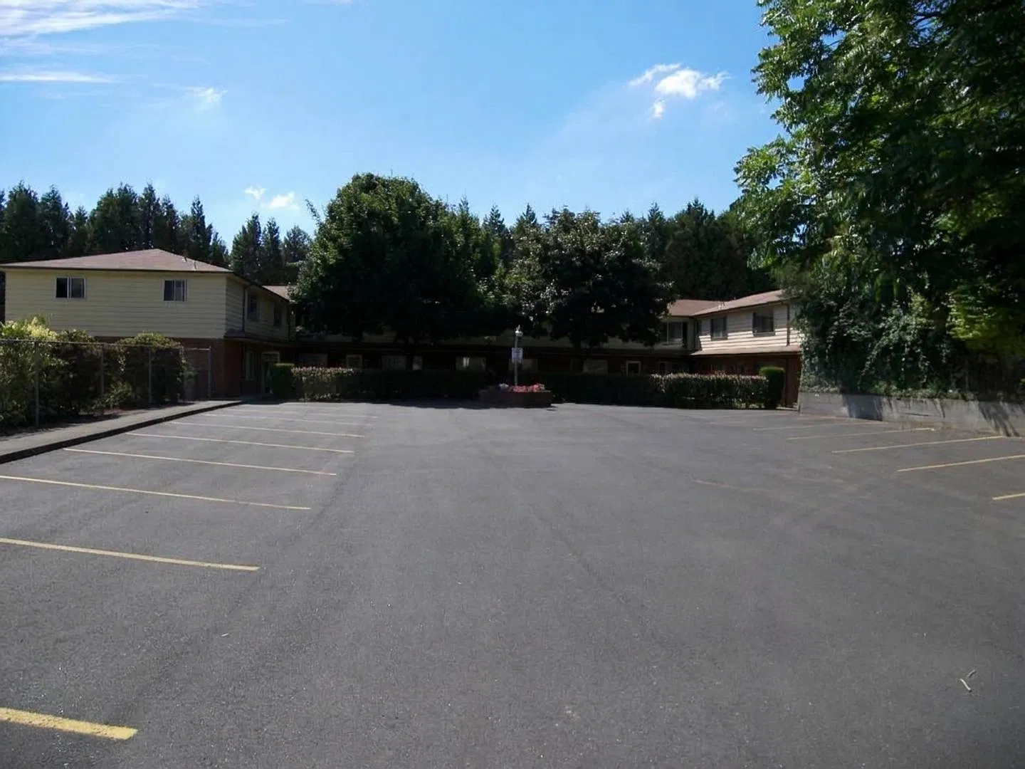 Mountain View Apts — Photo 4