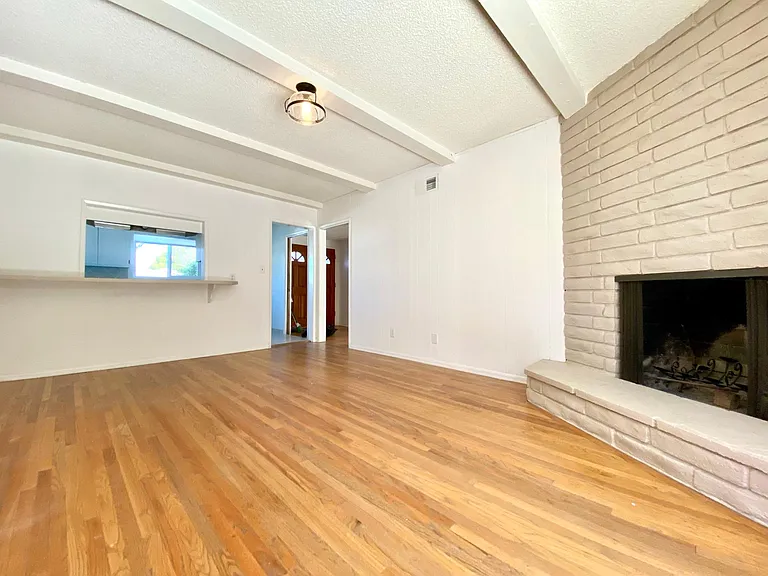 18246 Sunburst St — Photo 7