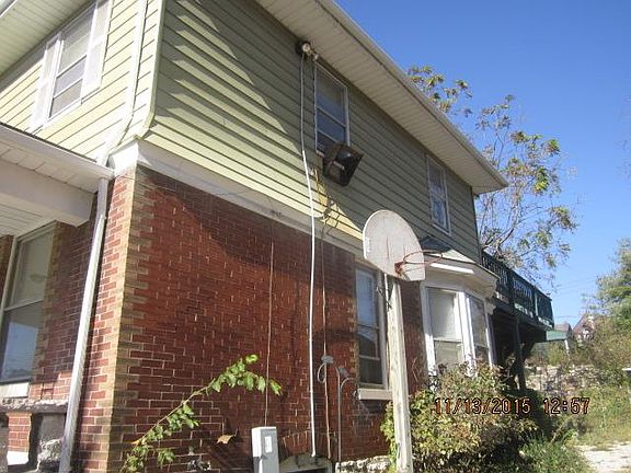 2nd image of 220 W 34th St