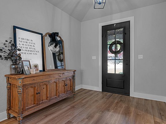 3rd image of 201 Saddle Brook Cir