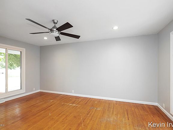 4th image of 4062 Miramar Ave NE