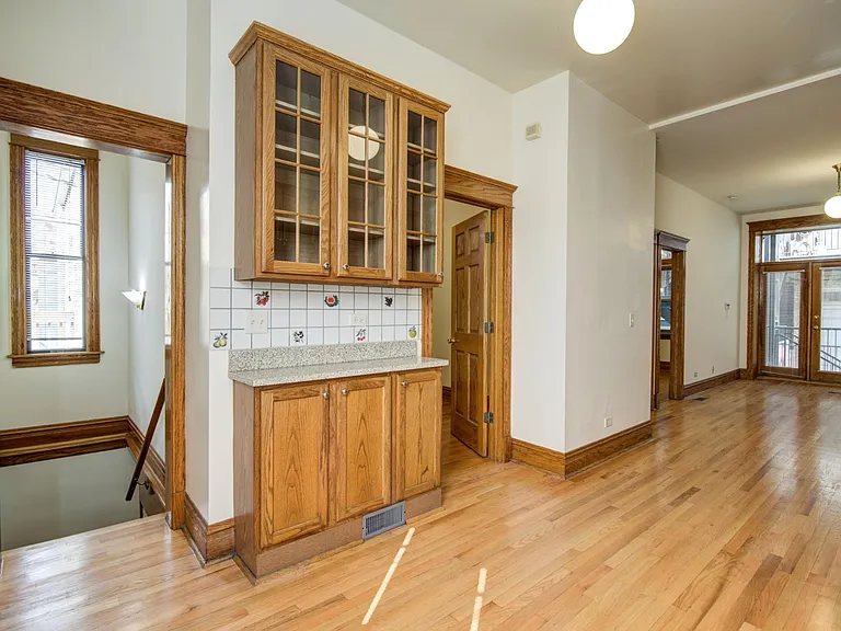 1936 N Sheffield Ave #1R — Photo 3