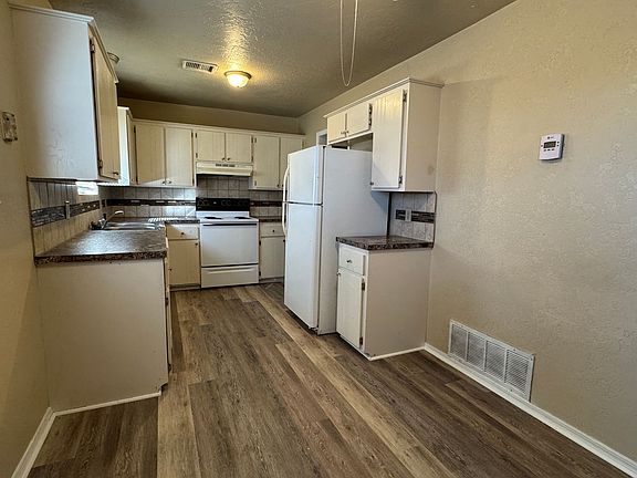 3rd image of 2704 NW Friar Tuck Ln APT A