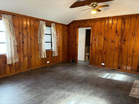 3rd image of 52 Woodland Cir S