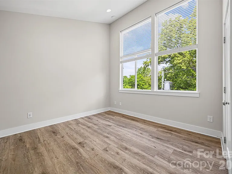 840 E 18th St #B — Photo 18