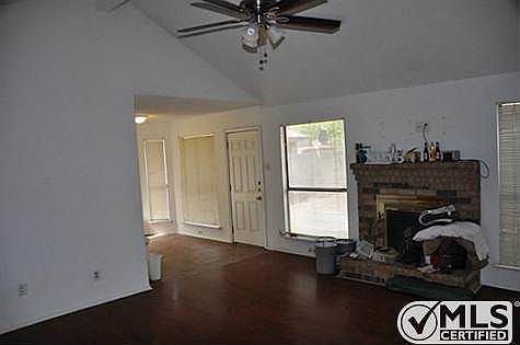 4th image of 808 Creekview Dr