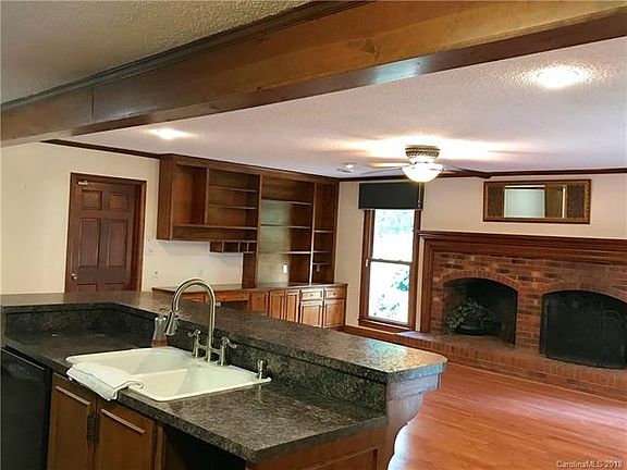 5th image of 1055 Timberlane Dr