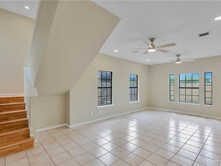 3209 Black Oak Ln — Photo 8