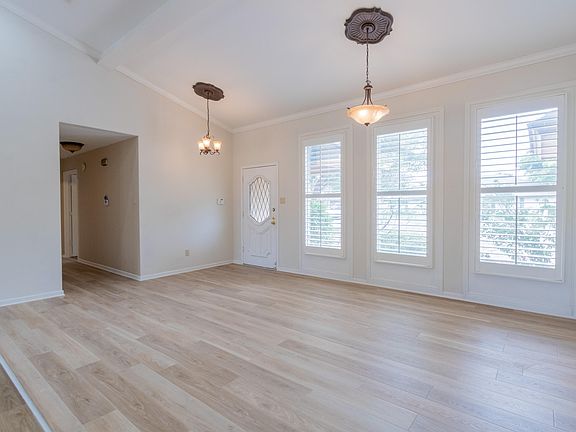 3rd image of 303 York Ave
