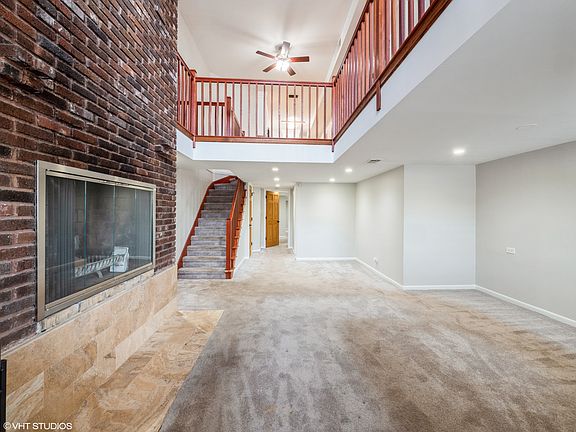 5th image of 913 W Irving Park Rd #1