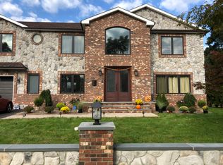 533 Green Valley Rd, Paramus, NJ 07652