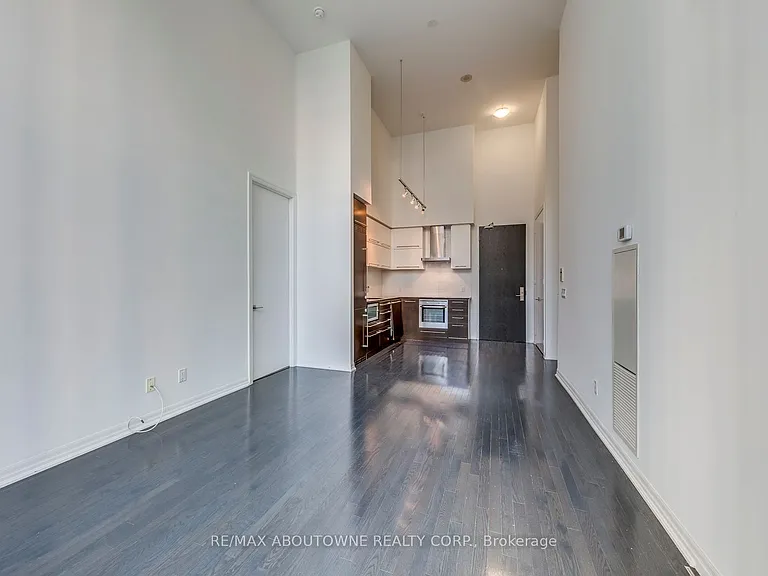 770 Bay St #202 — Photo 16