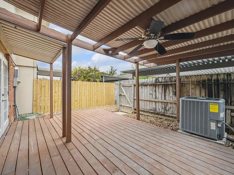 1428 Silverpines Rd #428 — Photo 18