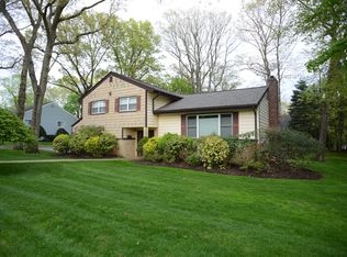 17 Lambert Rd, White Plains, NY 10605