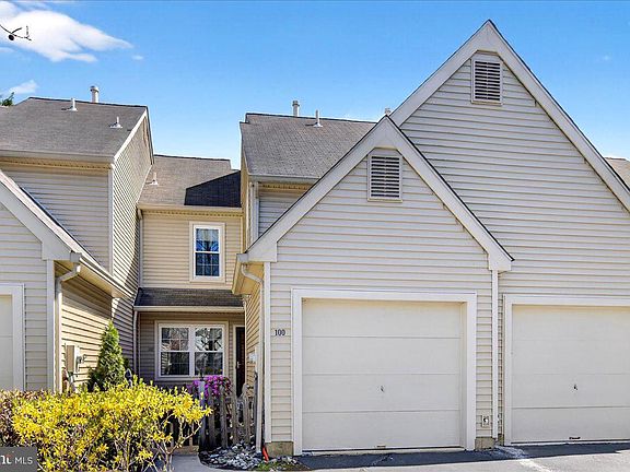 2nd image of 100 Woodlake Dr