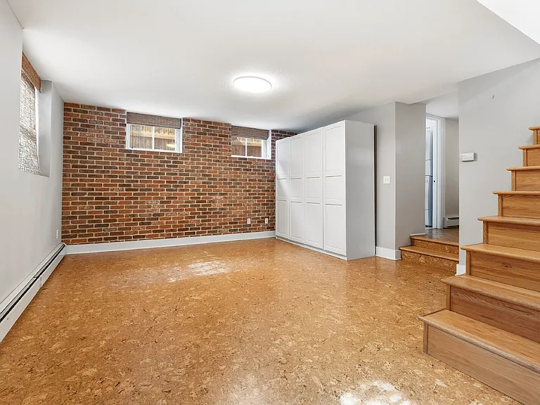 975 S Vine St — Photo 35