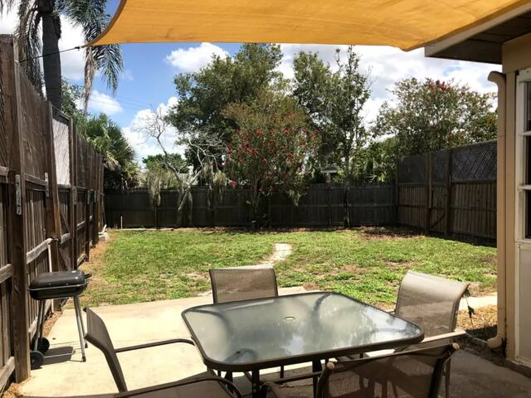 2 bed, 1200 sqft, $1,550 — Photo 1