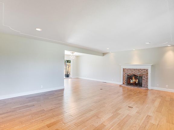 3rd image of 2519 Cherry Ave