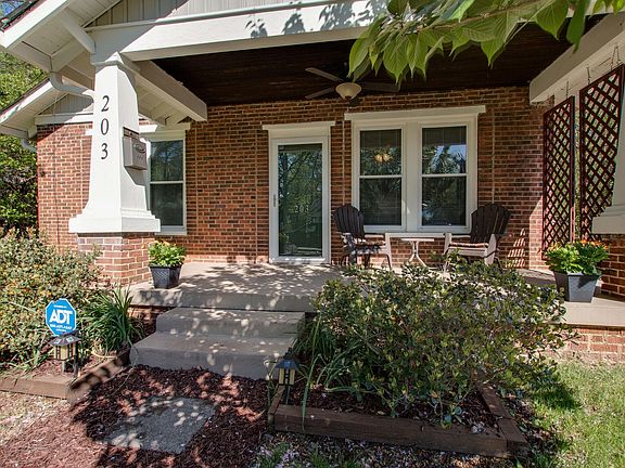 4th image of 203 Richardson Ave