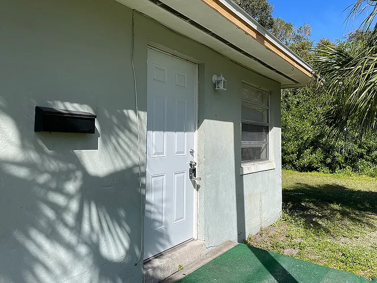 810 1/2 Palm Bluff St #B — Photo 2