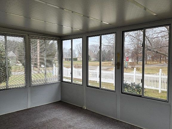 4th image of 157 W Park Dr