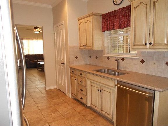 4th image of 4218 Carnation Ave #14