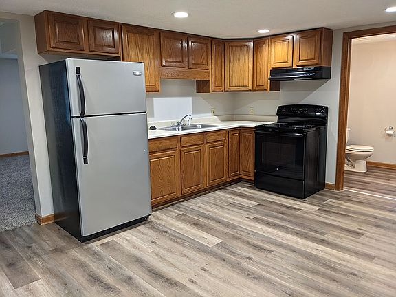 2nd image of 406 1/2 N Main St