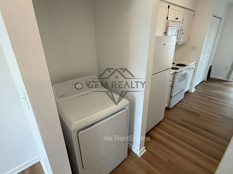 569 Cromwell Ct — Photo 14