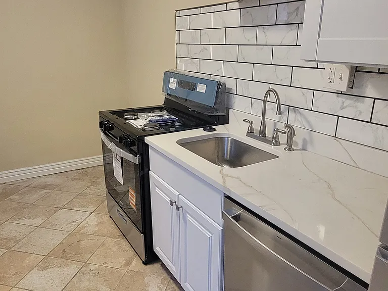 1415 N Vine St #8 — Photo 2