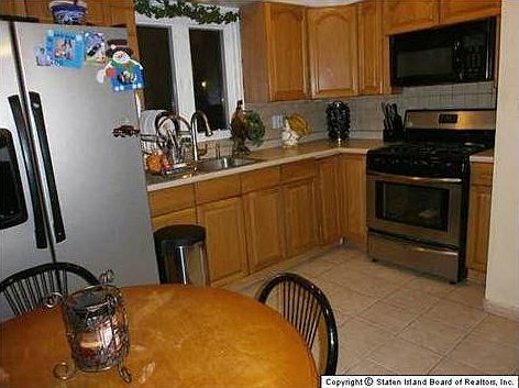 4th image of 44 Lamport Blvd