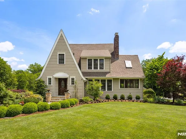 225 Walnut Street, Livingston, NJ 07039