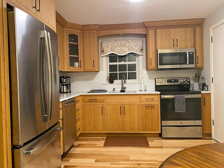 137 Vernon Ave #F3 — Photo 6