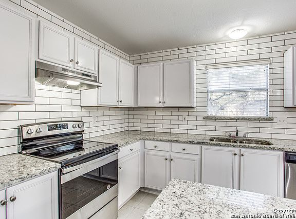3rd image of 9039 Veranda Ct