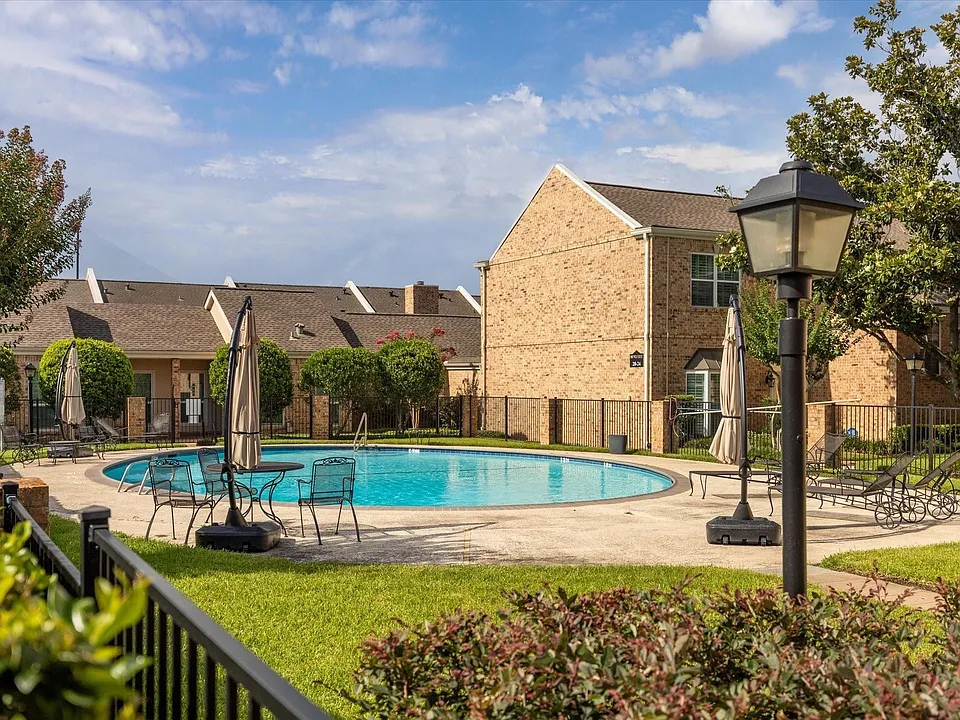600 Wilcrest Dr #57