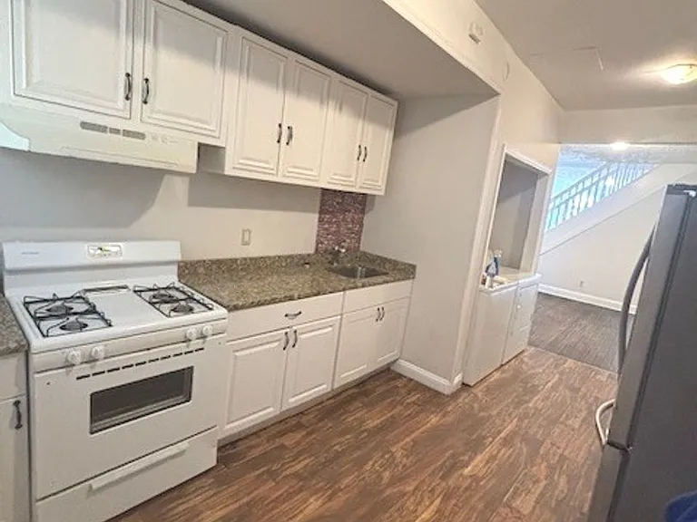 2518 W Fairmount Ave — Photo 2