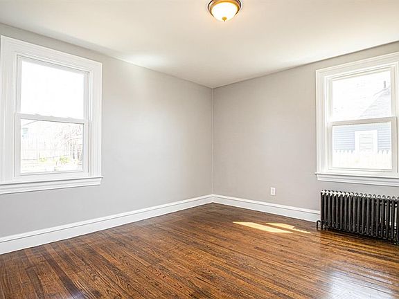 5th image of 15 Borden Ave