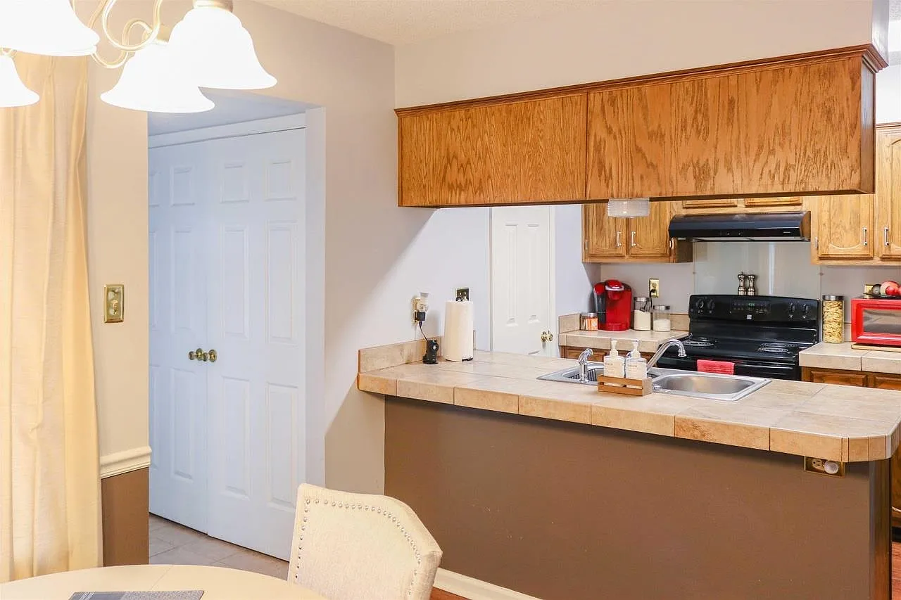 3 bed, 2.0 bath, 1362 sqft, $1,247 — Photo 2