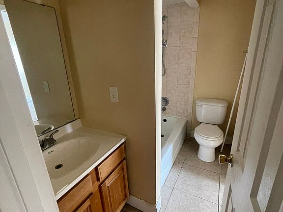 5th image of 1822 Amberly Ave