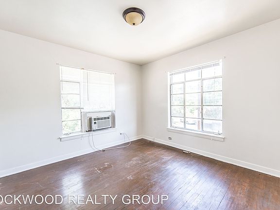 3rd image of 110 W Oakview Pl APT 03